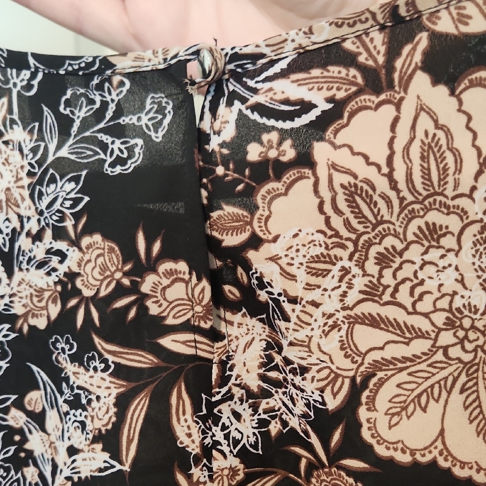Chic Floral Women's Blouse in Black and Cream With Bell Sleeves Size Large - Picture 6 of 6